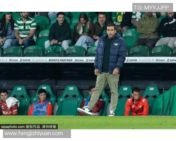 足球明星退役引发热议球迷情感交织回忆与期待共存