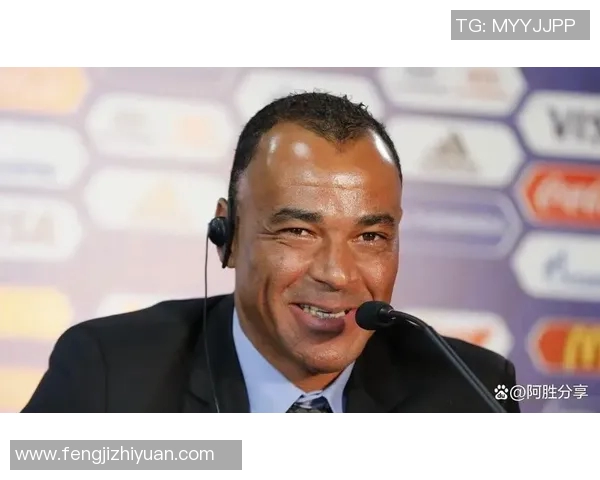 卡福重返绿茵场参与足球明星赛展现传奇风采与青春活力